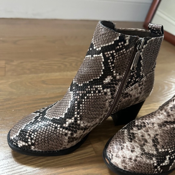Blondo Noa Snakeskin Waterproof Bootie - Picture 4 of 4